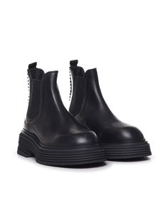 -Beatles in shiny calfskin -Extralight sole in black Eva -Colour: BlackComposition: 100% Calfskin Beatles Shoes Boots, Beatles Boots, Beatle Boots, Investment Bags, Modern Shoes, Burberry Hat, Engineered Garments, Luxury Boutique, Shoe Brands