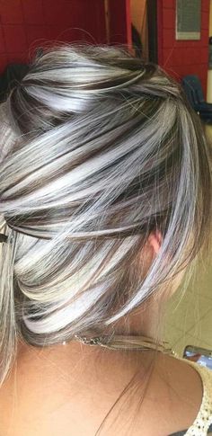 Grey Balayage, Cool Blonde Highlights, Silver Hair Highlights, Medium Hair Color, Silver Blonde Hair, Hair Highlights And Lowlights, Hair Color Chocolate, Ash Hair Color, Color Highlights