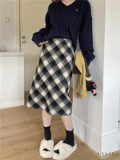 Lasaky - Academy-inspired Grid Pattern Midi Skirt Academic Style, Black Plaid Skirt, Plaid Midi Skirt, Midi Skirt Pattern, Midi Skirt Outfit, Muslim Outfits, Knit Midi Skirt, Skirt Skirt, Grid Pattern