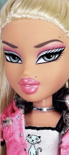 Eye Makeup On Hand, Bratz Doll Makeup, Y2k Makeup, Black Bratz Doll, Bratz Doll Outfits, Y2k Bratz, Hand Makeup, Cute Halloween Makeup, Makeup Drawing