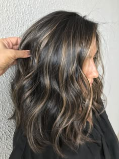 Hair Highlights And Lowlights, Fashion Makeover, Brown Hair With Blonde Highlights, Brunette Balayage Hair, Blending Gray Hair, Brown Hair Balayage, Penteado Cabelo Curto