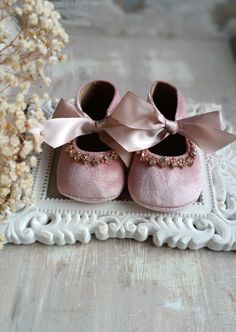 Beautiful rhinestone baby shoes in beautiful light pink colour with crystal decoration. Both for special occasions like baptism, wedding, first birthday and on a daily basis. Made of Velvet fabric- soft and comfortable for your baby's little feet.  Attention! Shoes are not intended for walking or learning to walk. SHOES SIZES: EUR18 0-6 months - 3.75-4.0 inches / 9.5cm-10.5cm EUR19 7-12 months - 4.0-5.0 inches / 11-12cm EUR20 12-18 months -  5.0 inches / 13cm   Young children and babies should a Baby Walkers, Birthday Lights, Light Pink Rose, Velvet Shoes, Gold Baby, Light Pink Color, Baby First Birthday, Crib Shoes, Crystal Decor