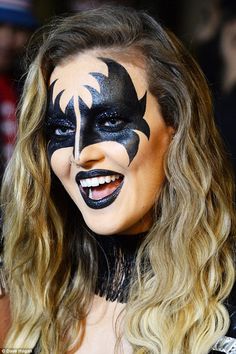 Kiss Band Makeup, Rock Makeup, Kiss Concert, Perfect Kiss, Halloween Makeup Diy, Haunted House Party, Celebrity Halloween Costumes