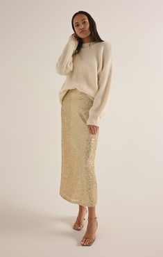 This sweater is the ultimate in cozy chic, with its oversized fit and luxe feel. Pair it with the sleek Europa Poly Sheen Skirt for a perfect balance of chunky and polished, creating an effortlessly stylish look. Z SUPPLY Women's Danica Sweater, Classic Heather Grey, Small Womens Chunky Sweater, Chunky Oversized Sweater, Sequin Midi Skirt, Cozy Chic, Sequin Fabric, Chunky Sweater, Fitted Sweater, Sweater Knit, Sweater Fashion