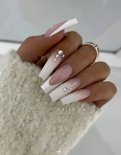 White And Silver Nails, February Nails, White Glitter Nails, Christmas Nails Easy, Coffin Shape Nails, Fall Nail Art, Nail Designs Glitter, Diamond Nails, Xmas Nails