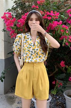 Mode Zara, Wide Leg Shorts, Shorts Sets, Puff Sleeve Shirt, Short Puff Sleeve, Casual Day Outfits, Elegante Casual, Loose Outfit, Sweet Floral