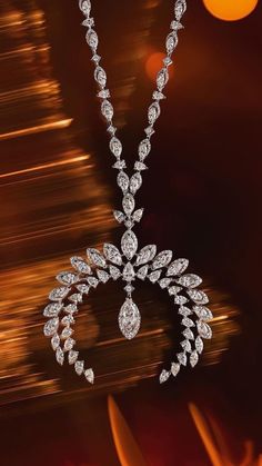 Gold Jewels Design, Diamond Pendent, Elegant Jewellery, Jewellery Design Sketches, Diamond Pendant Sets, Diamond Collection, Big Diamond, Jewel Necklace, Diamond Jewelry Designs