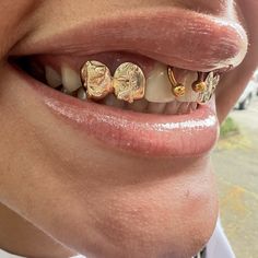 ✨14k pisces Grillz w/ “C” initial and Diamonds ✨ www.FineAssFronts.com Medusa Piercings, Gold Grills, Lips Piercing, Grillz Teeth, C Initial, Gold Grill, Lip Piercings, Charm Bracelet Watch, Tooth Gems