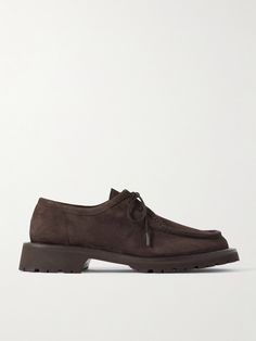 If the goal is to look polished even on more laid-back days, LEGRES’ brogues are the shoes you need. Made from velvety suede, they have raised toe seams and chunky rubber soles. Women Brogues, Winter Work Wear, Look Polished, Cold Weather Boots, Ballet Pumps, Mule Sandals, Ballerina Flats, Derby Shoes, Heeled Loafers