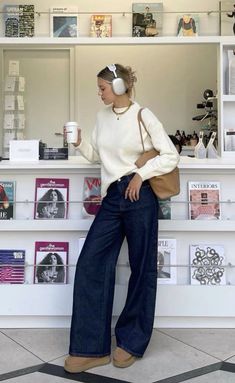 Stockholm Autumn Outfits, Tennis Shoe Work Outfit, Wide Leg Fall Outfit, Aesthetic Basic Outfits, Stockholm Winter Outfit, Pnw Outfit, Modest Winter Fashion, Style Parisienne, Look Adidas