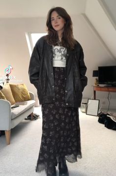 Long Flowing Dresses Casual, Outfits With Maxi Skirts Winter, Fall Long Black Skirt Outfits, Dark Floral Skirt Outfit, Maxi Skirt Outfit Alternative, Dark Grunge Fashion, Fall Fits Aesthetic Grunge, The Craft Fashion Outfits, Long Dark Skirt Outfit