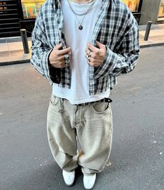 Chill Streetwear Outfits Men, Outfit Inspo Men Streetwear, Spring Streetwear Outfits, Streetwear Men Outfits Inspiration, Baggy Outfits Men, Streetwear Men Outfits Street Fashion, Street Wear Male, Oversized Outfit Men, Flannel Streetwear