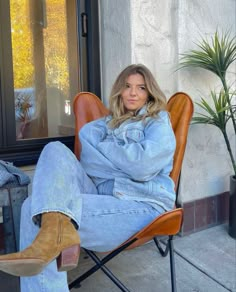 Denim And Boots Outfit, Granola Chic Fashion, Wyoming Aesthetic Outfits, Wyoming Outfit Fall, Western Dance Outfit, Western Mountain Cowgirl, Wyoming Photoshoot, Wyoming Cowgirl Aesthetic