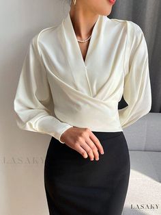 Lasaky - Timeless and Chic Soft Cotton Blouse with Deep V-Neckline Winter Blouses, Winter Chic, Pleated Blouse, Elegant Blouses, Blouse Material, Winter Trends, Fashion Seasons, V Neck Blouse, Cotton Blouses