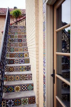 the stairs are decorated with colorful tiles