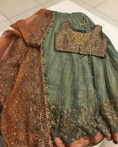 Latest Bridal Lehenga, Bridal Dresses Pakistan, Pakistani Fancy Dresses, Indian Dresses Traditional, Traditional Indian Outfits, Indian Bridal Dress, Fancy Dresses Long, Pakistani Bridal Dresses, Simple Pakistani Dresses