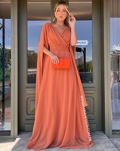 Sizzling Summer Style: V-Neck Sleeveless Boho Maxi Dress for Women | Women's Beach Dresses https://www.youtube.com/watch?v=7jwQP0Ayqa4 Circle Skirt Outfits, Womens Beach Dresses, Color Outfits, Fall Bridesmaid Dresses, Chiffon Cocktail Dress, Dinner Dress Classy, Maid Of Honour Dresses, Muslim Fashion Dress, Dress Hairstyles