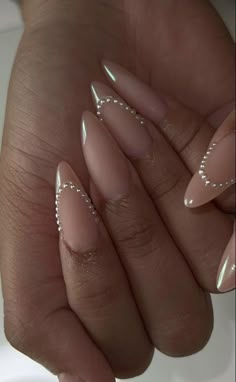 Simple Almond Design, Classy Nails On Black Women, Nail Design For Formal Event, Simple Wedding Nails Almond Shape, Pearl Nail Designs Classy, Nail Art Designs With Pearls, Minimalistic Wedding Nails, Pearl Almond Nails Designs, Nail With Pearls On Them