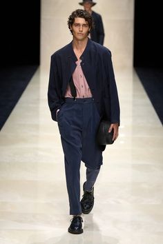 Giorgio Armani Spring 2025 Menswear Fashion Show | Vogue Outfit Homme, Smart Men, Mens Fashion Inspiration, Menswear Fashion