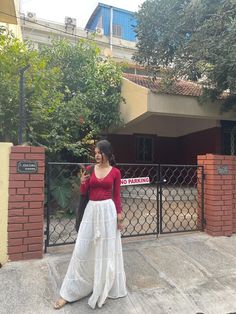 Republic Day Outfit Indian Women, White Skirt Indian Outfit, Ethnic Day Outfits College Saree, Indo Western Outfits For Women Casual, Holi Outfits Women, Indo Western Outfits Casual, Indian Boho Fashion