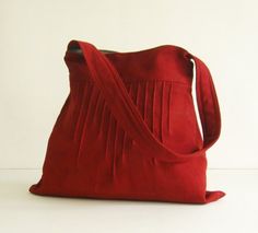 *** Please check 'shop announcement' for production time and delivery before your purchase. ***This gorgeous bag is made from deep red pure hemp material. I really love its unique texture and the ruggedness of hemp, giving you a different feeling from other kinds of fabric.Dimensions :11" top wide15" bottom wide13" tall22" strap (end to end)This everyday bag is sturdy and roomy enough to hold your essentials, such as books, wallet, Ipad, mobile and keys. It's fully lined with canvas, there are 2 Everyday Work Bag, Travel Bag Women, Hemp Bag, Women Purse, Fabric Purses, Kinds Of Fabric, Creation Couture, Crossbody Bag Women, Linnet