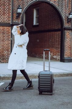 Great Holiday Gifts For The Traveler In Your life | Love Fashion & Friends Gifts For The Traveler, Winter Outfits Street Style, Casual Outfits For Moms, Winter Street, Fashion Friends, Womens Fashion Inspiration, Fashion Blogger Style, Street Style Winter, Winter Trends