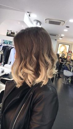 Brown Hair With Blonde Tips, Brown Hair With Blonde Ends, Blonde Hair Tips, Red Hair Inspiration, Short Ombre Hair, Blonde Tips, Colored Hair Tips, Short Brown Hair