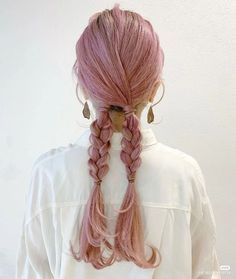 Braid Hair Reference, Wizard Inspired Outfits, Pink Hair Braids, Art Show Outfit, Seashell Hair, Κούρεμα Bob, Runway Hair, Editorial Hair, Fishtail Braid