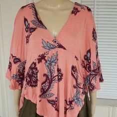 Free People Boho Style Flouncy Tunic Top. Pink/Beige With Colorful Floral Design. V-Neck With Oversize Bell Sleeves And Side Ties. Sides Are Open Below The Ties. Rounded Hem. Loose Fit. Lovely Style. Pairs Great With Jeans. Size Small Petite. 95% Rayon, 5% Spandex. Nwot. Peach V-neck Summer Blouse, Summer Peach V-neck Blouse, Pink V-neck Blouse For Vacation, Summer V-neck Peach Blouse, Trendy Pink Blouse For Brunch, Peach Blouse For Beach, Spring Season, Peach Blouse For Beach In Spring, Peach Blouse For Spring Beach Occasions, Feminine Pink Printed Top