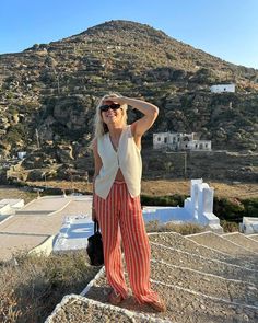 Pajama Pants Outfit, Stripe Pants Outfit, Perfect Travel Outfit, Striped Pajama Pants, Striped Linen Pants, Lucy Williams, Summer Europe, Runway Outfits, Trouser Outfit