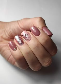 Nail Art Designs Latest 2024, Short Square Nail Art Designs, Uñas Color Nude, Nude Nail Art Ideas, Heart Nail Designs, Manicure Nail Designs, Semi Permanente, Glitter Gel Nails