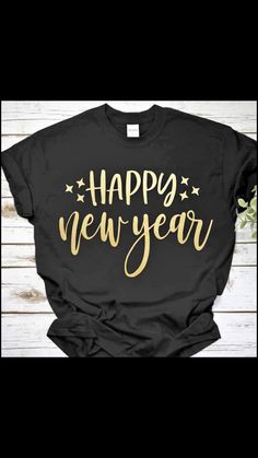 Gold Wallpaper Background, Gold Sweater, Svg Images, Happy Year, Gold Wallpaper, Cricut Ideas, Door Decor, Cricut Crafts