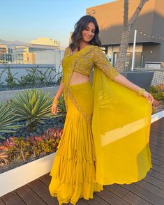 yellow mehndi ruffled saree for haldi for bride Richa Moorjani, Function Dress, Haldi Ceremony Outfit, Function Dresses, Trendy Outfits Indian, Fancy Sarees Party Wear, Ruffle Saree