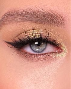 Glamour Makeup Green Eyes, Soft Glam Makeup Brown Eyes Gold, Golden Makeup Look For Blue Eyes, Gold Makeup Looks For Blue Eyes, Light Golden Makeup Look, Gold Subtle Eye Makeup, Makeup Looks Gold Dress, Makeup Looks For Gold Outfits