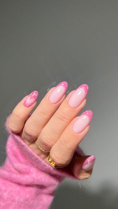 Aistė Plechaviciute on Instagram: "💗💖 Barbie gorrrl vibes ✨💞 ——— #pinknails #glitternails #sparklenails #barbienails #barbie #nailart #nails #cutenails #heartnails" Barbie Pink Nails, Nail Designs Valentines, Colorful Nails, Dots Nails, Nails Polish, Pink Nail, Pink Acrylic Nails, Homecoming Nails, Heart Nails