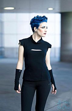 But can I bring myself to wear gloves? Tech Fashion Women, Futuristic Outfits, Mrs Lovett, Futurism Fashion, Futuristic Clothing, Industrial Clothing, City Inspiration, Clothes Board, Fashion Minimal