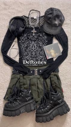 00s Punk Fashion, Yk2 Emo Outfits, Emo Vs Prep, Emo Y2k Grunge Outfits, Cute Outfits Y2k Grunge, Y2k Grunge Dress, Deftones Style Outfits, Punk Fashion Summer, Emo Inspired Outfits