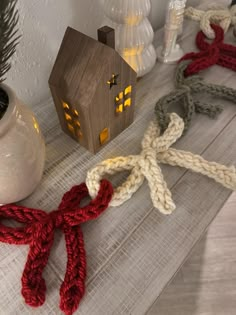 Beautiful 6 bow garland! This item was crafted by hand. Great gift idea for moms also! Bow Garland, Crochet Xmas, Crochet Cord, Christmas Bow, Christmas Bows, Party Guests, Christmas Shopping, Christmas Crafts, Seasonal Decor