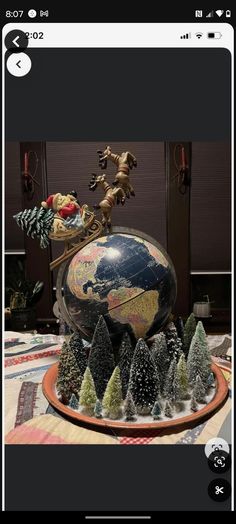 Christmas Globes Diy, Vintage Christmas Decorating, Crystal Trees, Globe Crafts, Retro Christmas Decorations, Christmas Globes, Christmas Displays, Christmas Crafty