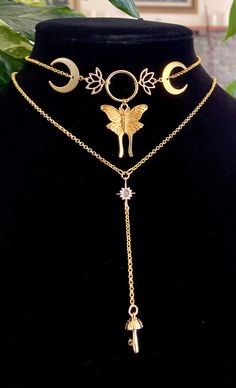 Luna moth choker made with love and intention. Lunar Moth Necklace, Gold Witch Jewelry, Fairy Witch Aesthetic Outfit, Luna Moth Necklace, Gold Moon Jewelry, Witch Aesthetic Jewelry, Gold Fantasy Jewelry, Moon Fairy Outfit, Luna Moth Outfit