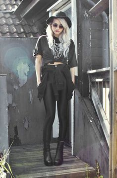 Nu Goth Pastel Goth Soft Grunge More Mode Edgy, Edgy Hipster, Suits Tv, Scene Girl, Look Grunge, Tokyo Street Fashion, Hipster Grunge, Black Clothes