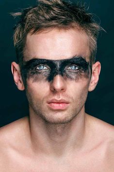 Halloween Men Face Paint, Men Scary Makeup, Mens Warlock Makeup, Zombie Make Up Men, Mens Demon Makeup, Easy Men Halloween Makeup, Simple Halloween Makeup For Men, Male Alien Makeup, Men's Halloween Makeup