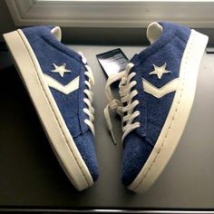 Old School Style Fashion. New Never Worn With Tag, No Box. Size 9, Thank You For Checking Out My Closet. Suede Converse, Clothing Board, Wishlist 2024, Old School Style, Shoes Classic, School Style, Dream Shoes, School Fashion, Fit Inspo