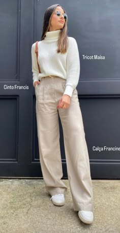 Old Money Looks Winter, Classy Casual Outfits For Women Jeans, Beige Pants Winter Outfit, Outfit Pantalon Beige Mujer, Outfit Formal Invierno, Outfit Formal Invierno Mujer, Beige Pants Outfit Winter, Outfit Con Pantalon Beige, Outfits Aesthetic Invierno