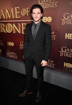 Kit Harington/ Кит Харингтон Black Suit Black Shirt, Black Suit Men, Most Stylish Men, Outfits Hombre, Kit Harington, Elegant Man