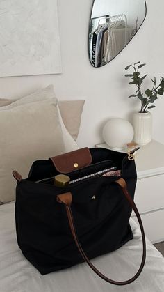 La Pilage Longchamp, Uni Bag Aesthetic, Longchamp Bag Outfit, Long Champ Bag, Longchamp Outfit, Longchamp Tote Bag, Long Champ, University Bag, Uni Bag