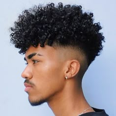 Boys Curly Haircuts, Taper Fade Curly Hair, Natural Hair Haircuts, Low Fade Haircut, Haircut Curly Hair, Men Haircut Curly Hair, Taper Fade Haircut, Tapered Haircut