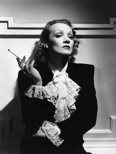 Le Monocle, Diane Arbus, Chantal Thomass, Alfred Stieglitz, Greta Garbo, Old Hollywood Glam, Richard Avedon, Marlene Dietrich, Actrices Hollywood