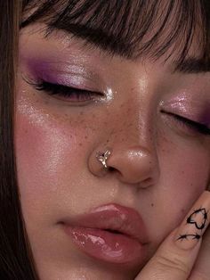 Futuristic Makeup, Valentine's Day Makeup, Day Makeup Looks, Purple Makeup, Romantic Mood, Creative Makeup Looks