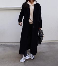 Girl wearing a nude hoodie, chunky white sneakers, black trousers and an oversized long black wool coat Long Wool Coat Outfit, Black Wool Coat Outfit, Wool Coat Outfits, Long Black Coat Outfit, Oversized Coat Outfit, Minimal Coat, Japan February, Wool Coat Outfit, Black Coat Outfit